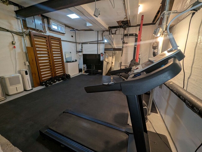 Building Photo - 39-39 55th St