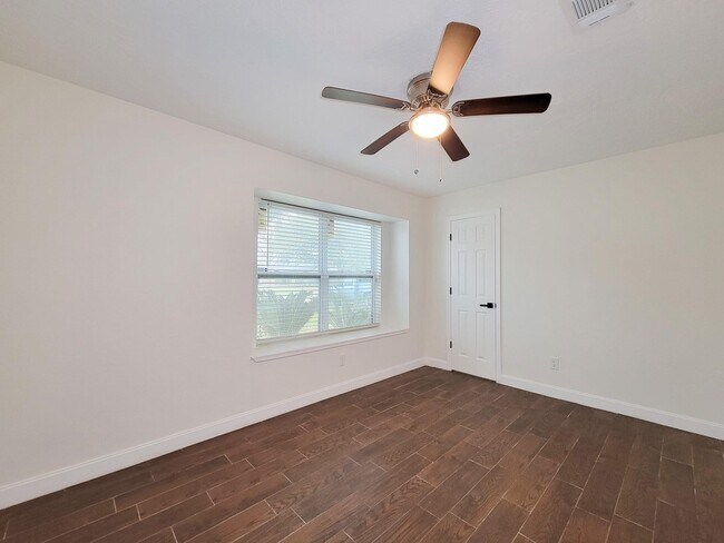 Building Photo - 10010 Sagecanyon Dr