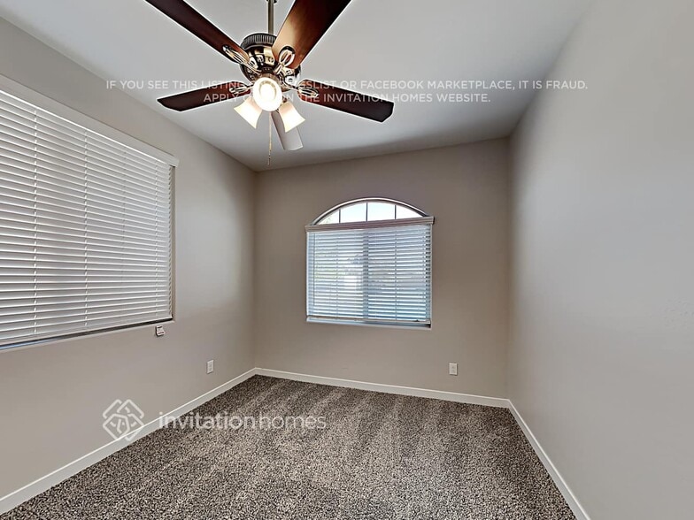 Building Photo - 18822 W Canterbury Dr