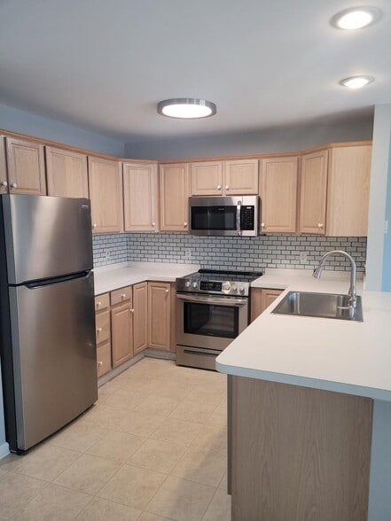 kitchen stainless appliances - 2775 N Forest Rd