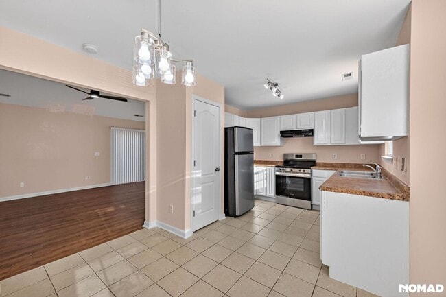 Building Photo - 5205 Carriage Pine Dr