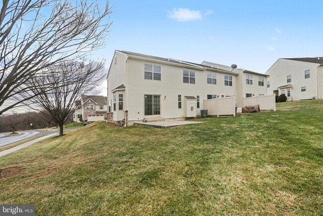 Building Photo - 1841 Vista Dr