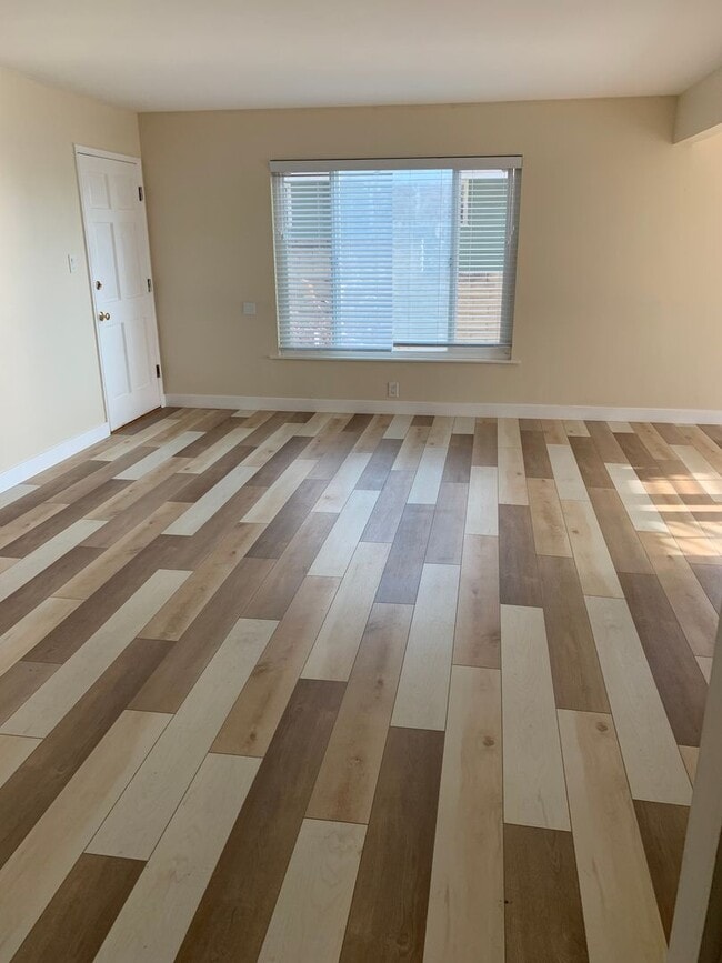 Building Photo - 233 S Horne St