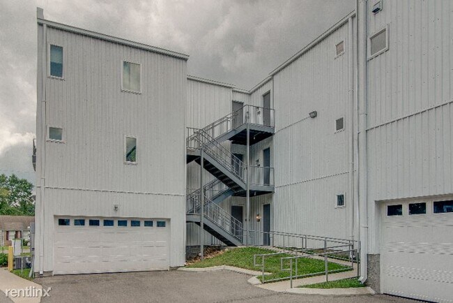 Building Photo - 1 br, 1 bath Condo - 703A Cleo Miller Drive