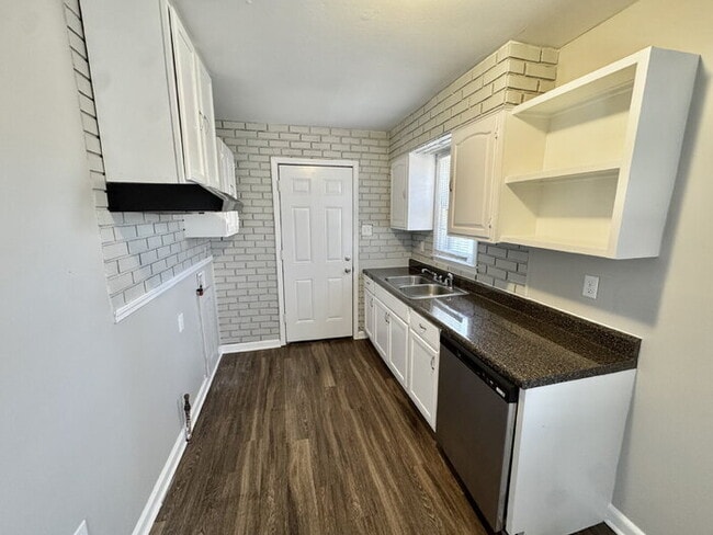 Building Photo - 2195 Cassie Ave