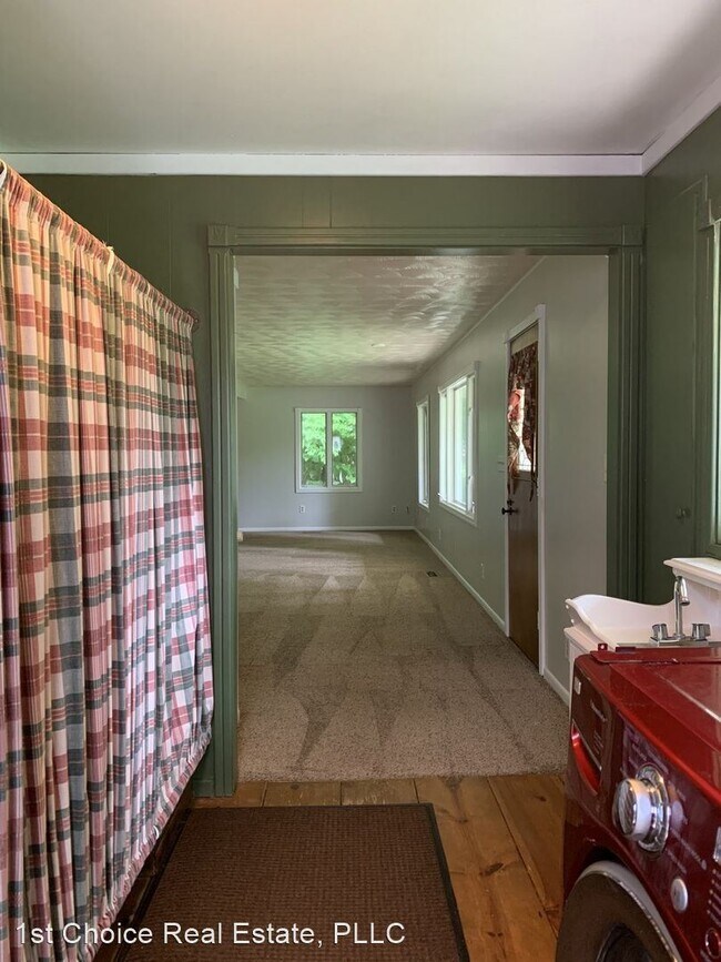 Building Photo - 2 br, 1 bath House - 10601 Riverside Drive