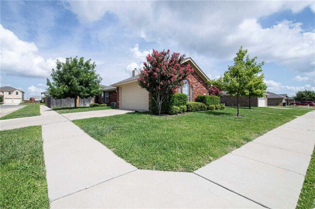 Building Photo - 2605 Wisteria Ln