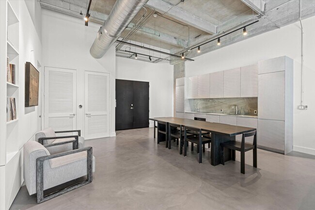 Building Photo - 1749 NE Miami Ct