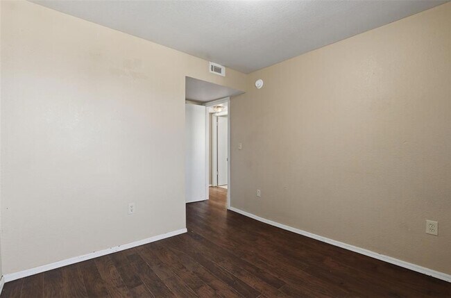 Building Photo - 1628 Claudia Dr
