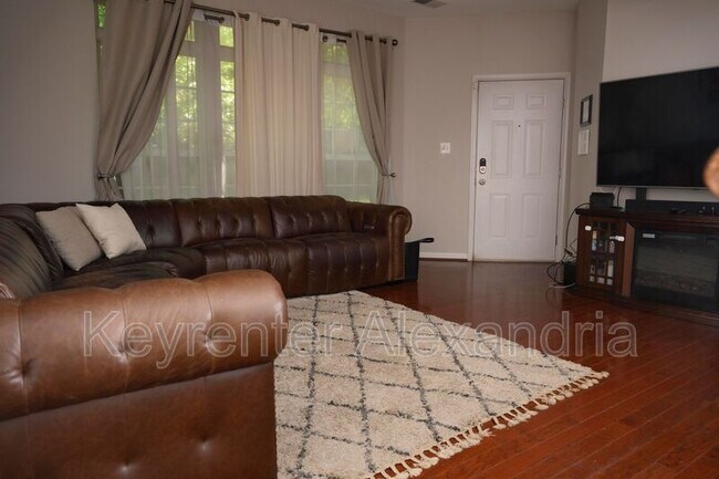 Primary Photo - 2561 Eastbourne Dr