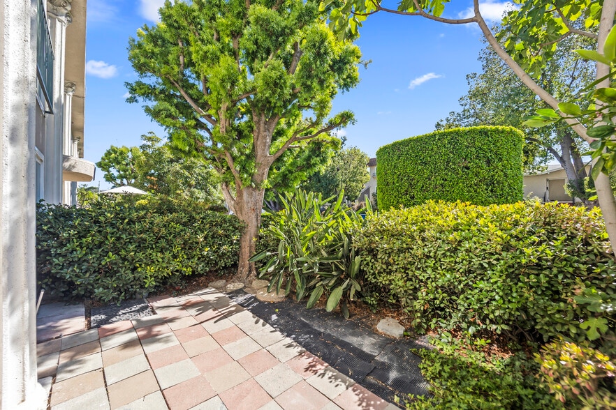 Private Patio 1 - 1214 S Alma St
