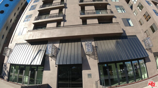 Building Photo - 8811 Burton Way