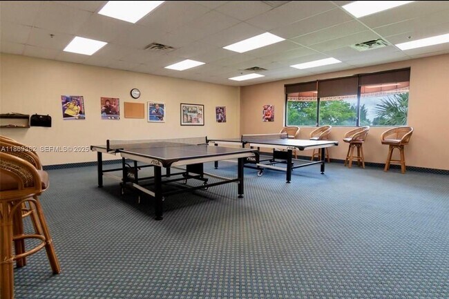 Building Photo - 671 S Hollybrook Dr