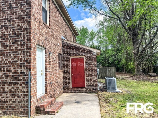 Building Photo - 206 Lindbeth Dr