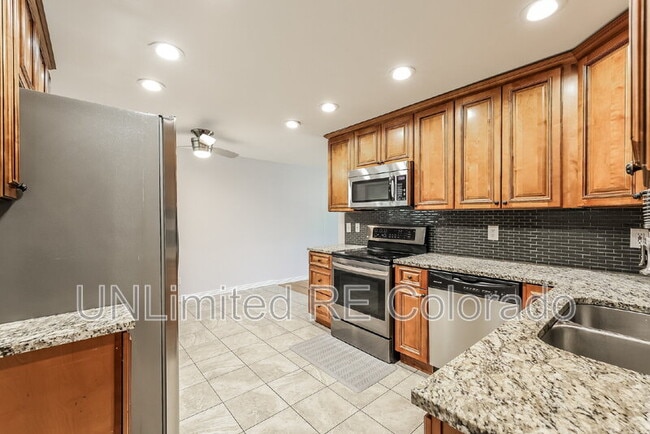 Building Photo - 6646 S Kit Carson St