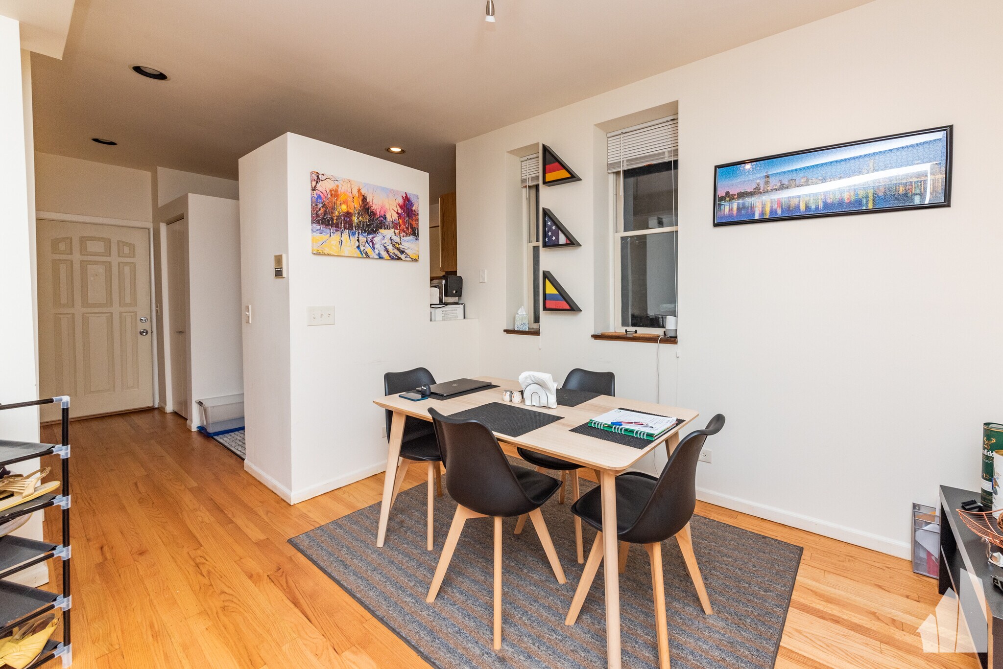 Building Photo - 1301 N Hoyne Ave