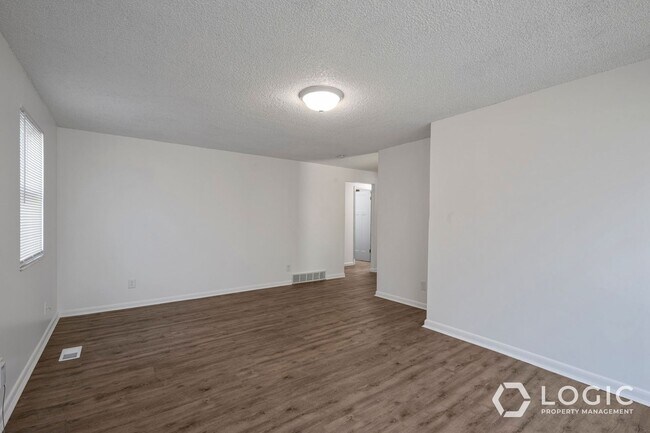 Building Photo - 615 15th St