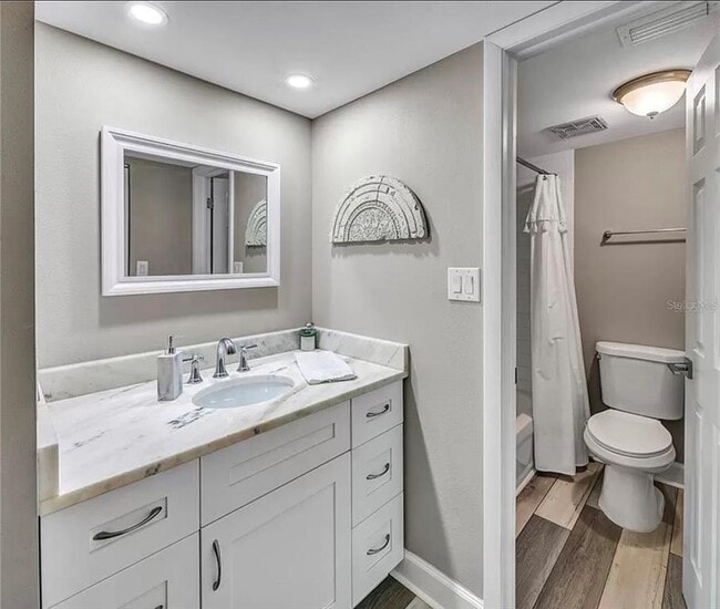 Building Photo - 661 Poinsettia Ave