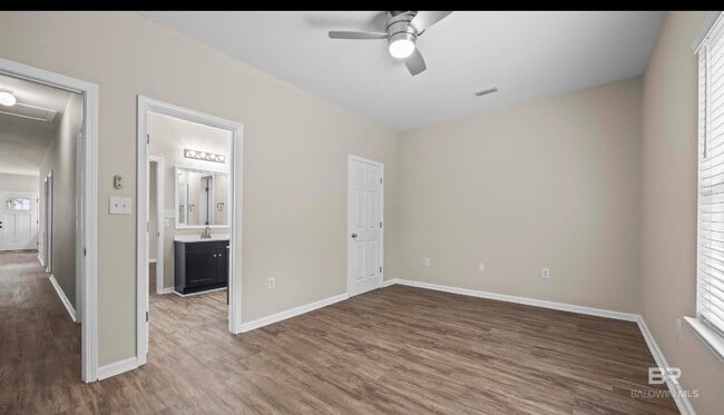 Building Photo - 525 W Rose Ave