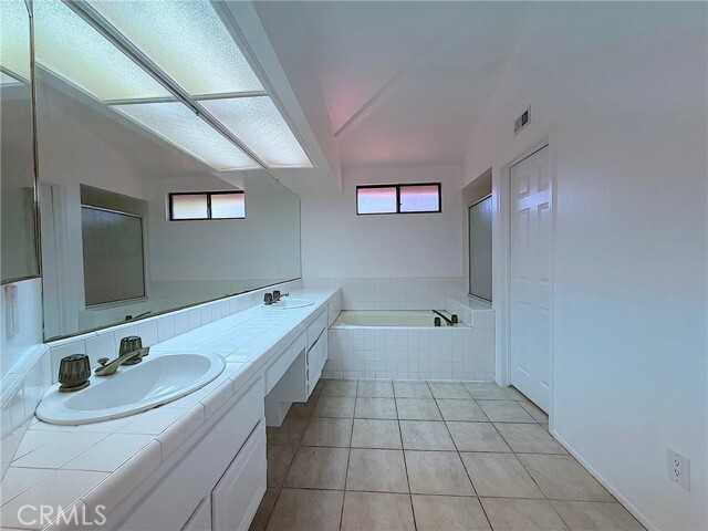 Building Photo - 1548 Vallecito Dr