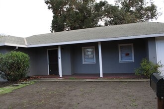 Building Photo - 2Bed 1 Bath Home for rent