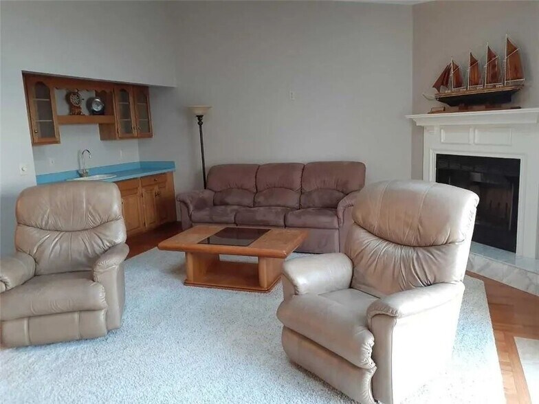 Building Photo - 3304 Baer Beach Rd