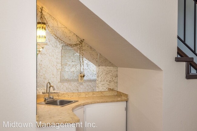 Building Photo - 4 br, 2.5 bath House - 2506 Hastings Dr