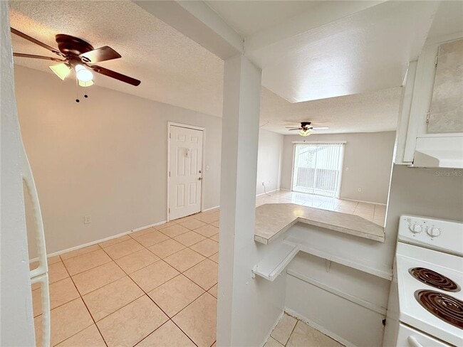 Building Photo - 910 Lake Destiny Rd