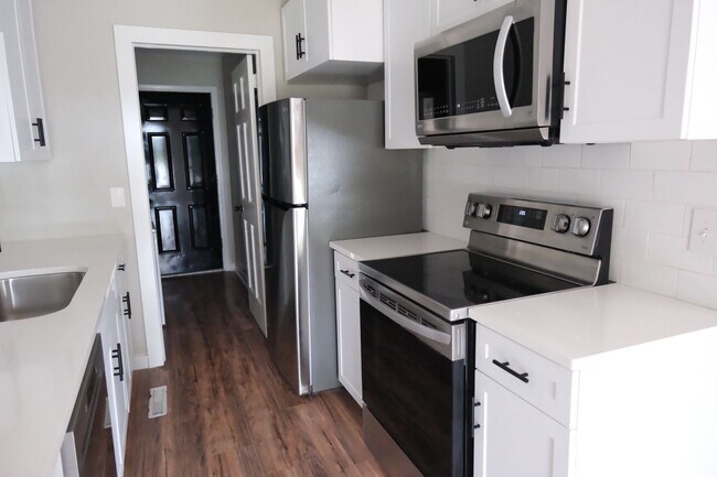 Building Photo - Pinckney