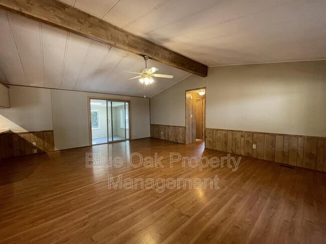 Building Photo - 9384 Lott Rd