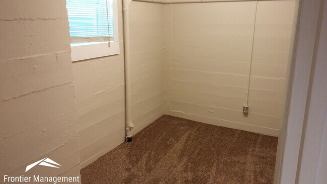 Building Photo - 626 Bertrand St