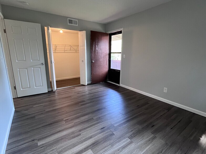 Building Photo - 1190 Calley Dr