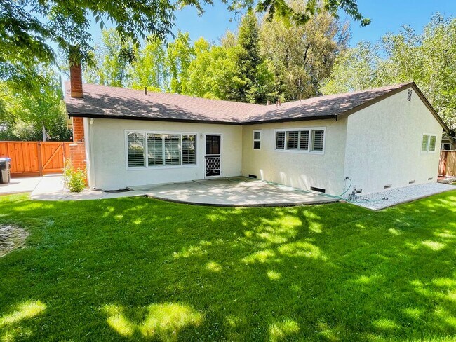 Building Photo - 4 Bed/2 BA Single Story Home, Downtown Ple...