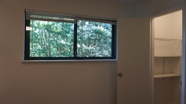 Building Photo - 5000 Milwee St