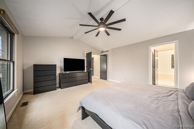 Building Photo - 695 Heritage Dr