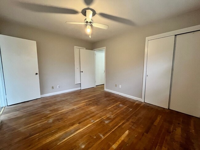 Building Photo - 3 Bedrooms, 1.5 Bathroom - Home in Sherwood Forest!