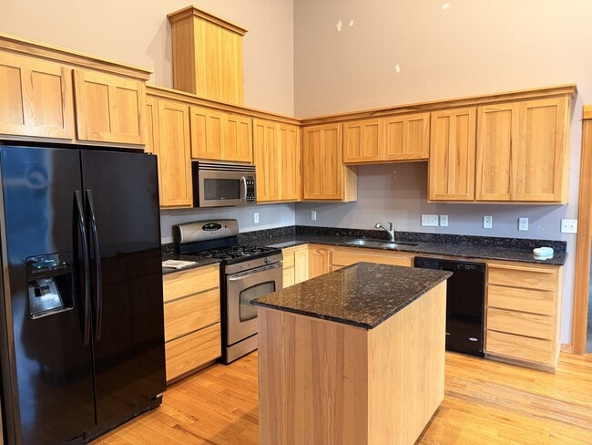 Building Photo - 139 Max Loop