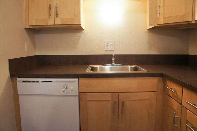 Building Photo - Top Floor 1 Bed in Buckman Neighborhood!