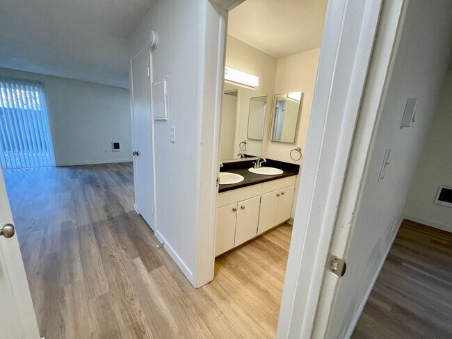 Building Photo - DESIRABLE MILLWOOD NEIGHBORHOOD ON TREE LI...