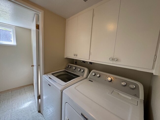Building Photo - 4 bedroom Moraga home is now available for...