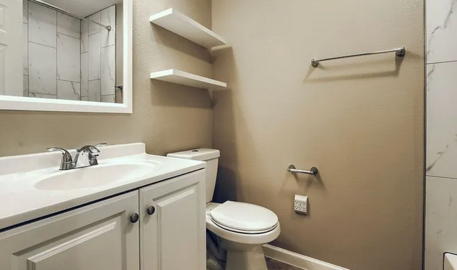 Building Photo - Charming & Spacious 5-Bedroom Home! Detach...