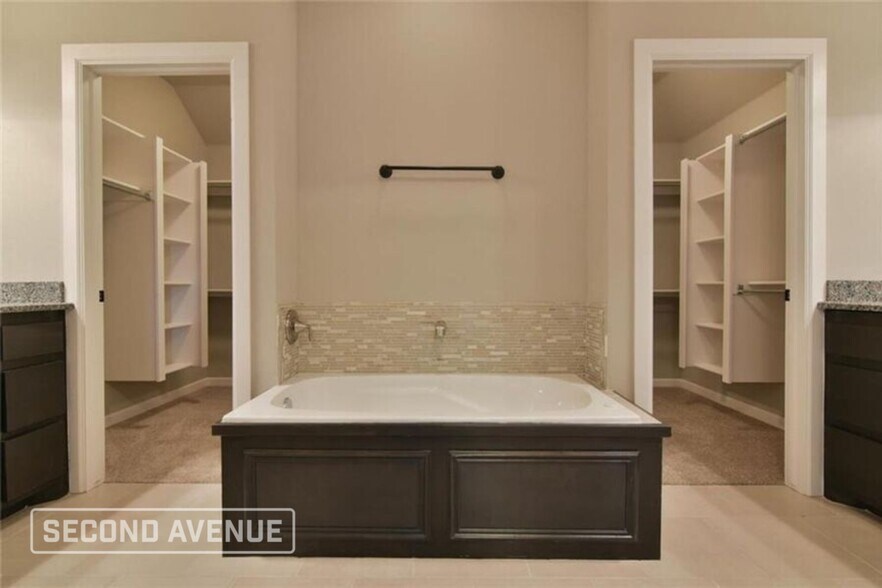 Building Photo - 2401 Los Angeles Ave