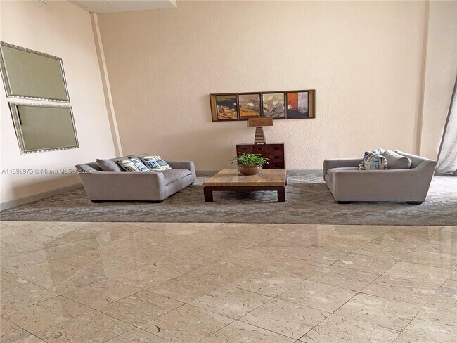 Building Photo - 400 Leslie Dr