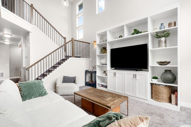 Building Photo - Spacious 5BD, 4.5BA Denver Home with Finis...