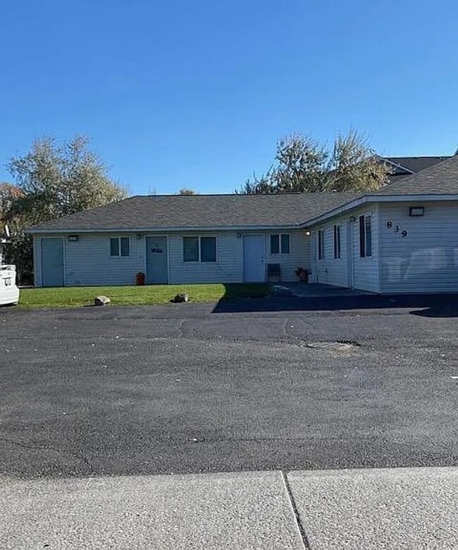 Primary Photo - 839 S Division St