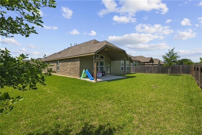 Building Photo - One-and-a-half story, 4 bedroom home - Available early June!