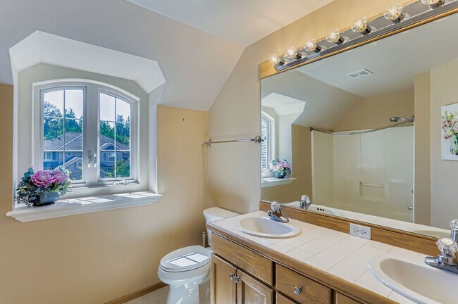 Building Photo - 5bd/2.5ba Sammamish House