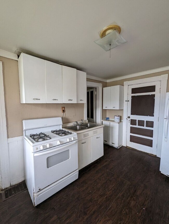 Building Photo - 210 S Doxtator St