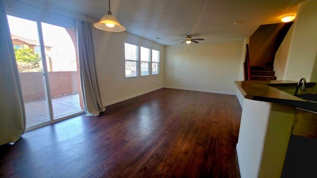 Building Photo - 3 bedroom 2.5 bathroom Townhome