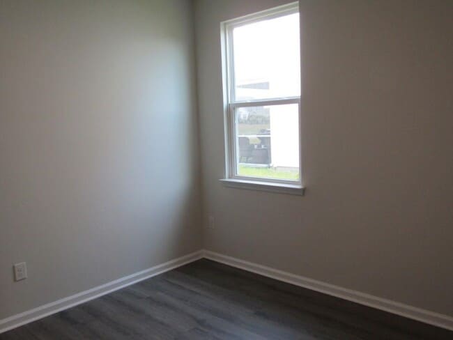 Building Photo - 2165 Ainsley Dr